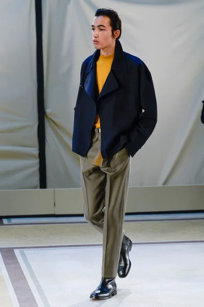 Look 3